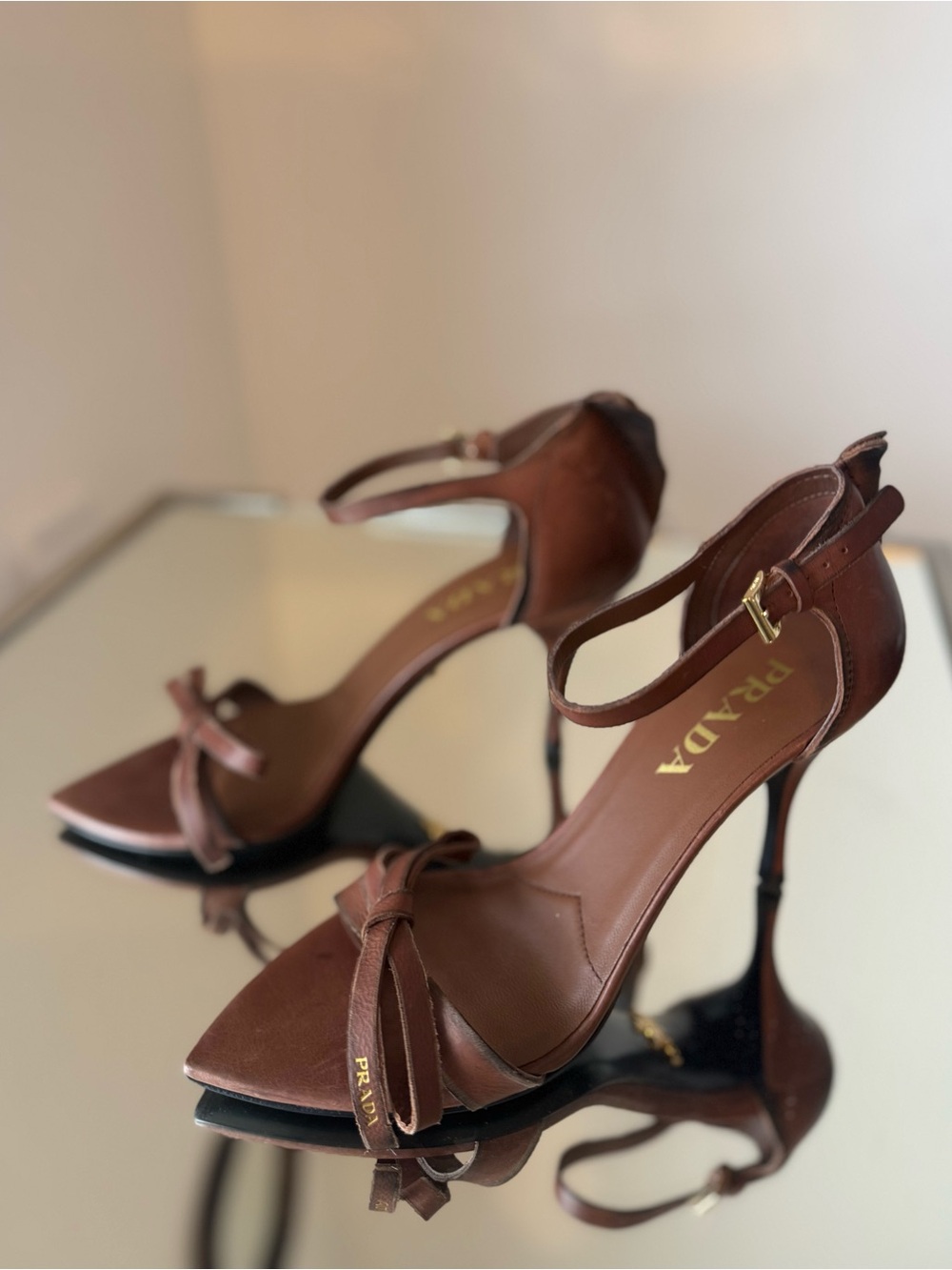 Prada 85mm Distressed Leather Bow Sandals $1,320 38 - Picture 4 of 15